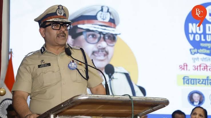 Amitesh Kumar addressing students and citizens at a Pune Police drug-awareness programme